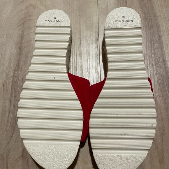 Brand new sandals - Picture 2 of 3